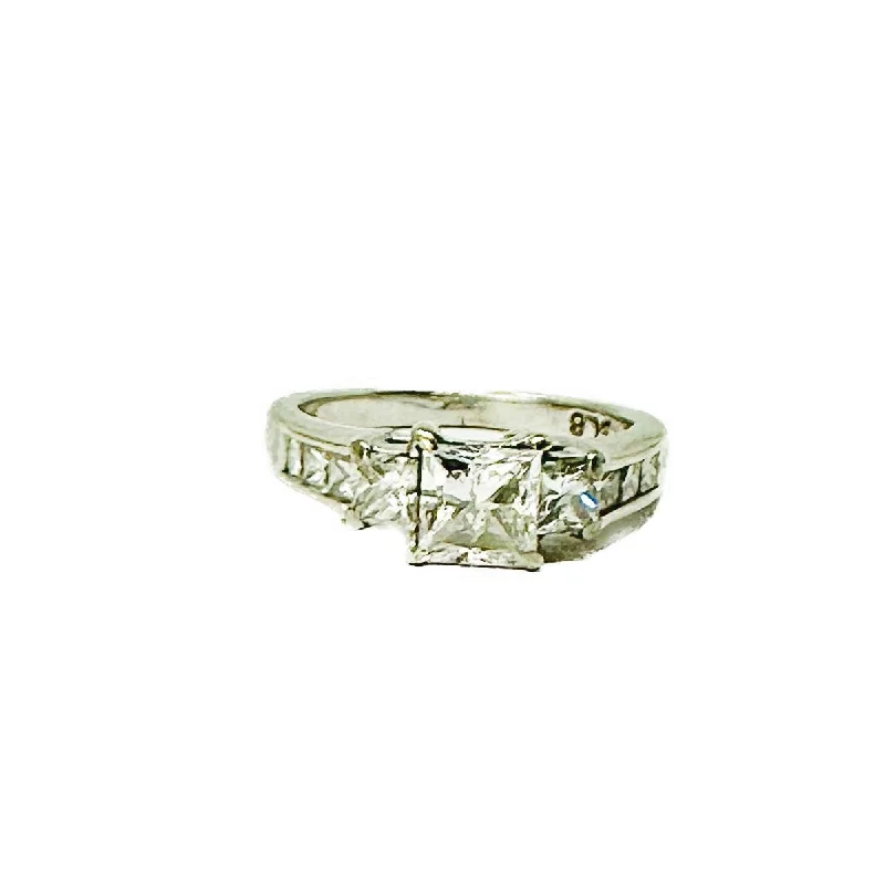 18K White Gold Diamond Engagement Ring