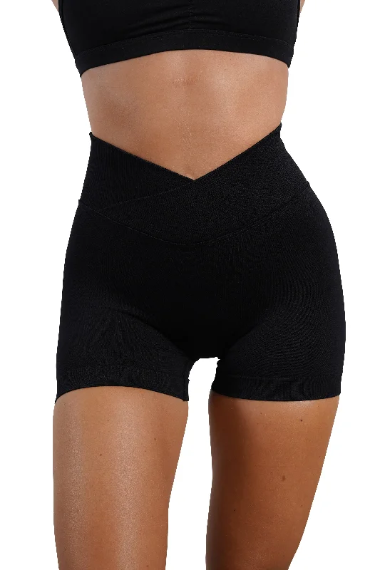 CORE V-WAIST MINI SCRUNCH SHORTS - BLACK